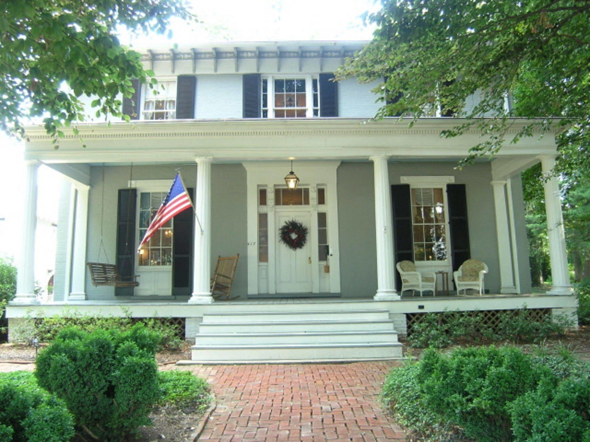 The Carriage Inn Bed And Breakfast Charles Town Exterior photo