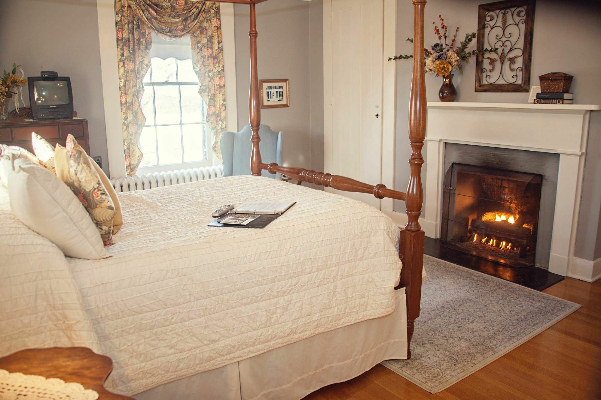 The Carriage Inn Bed And Breakfast Charles Town Exterior photo