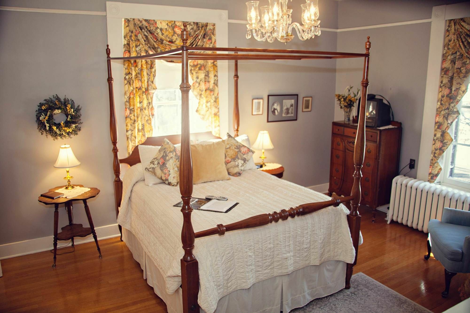 The Carriage Inn Bed And Breakfast Charles Town Exterior photo
